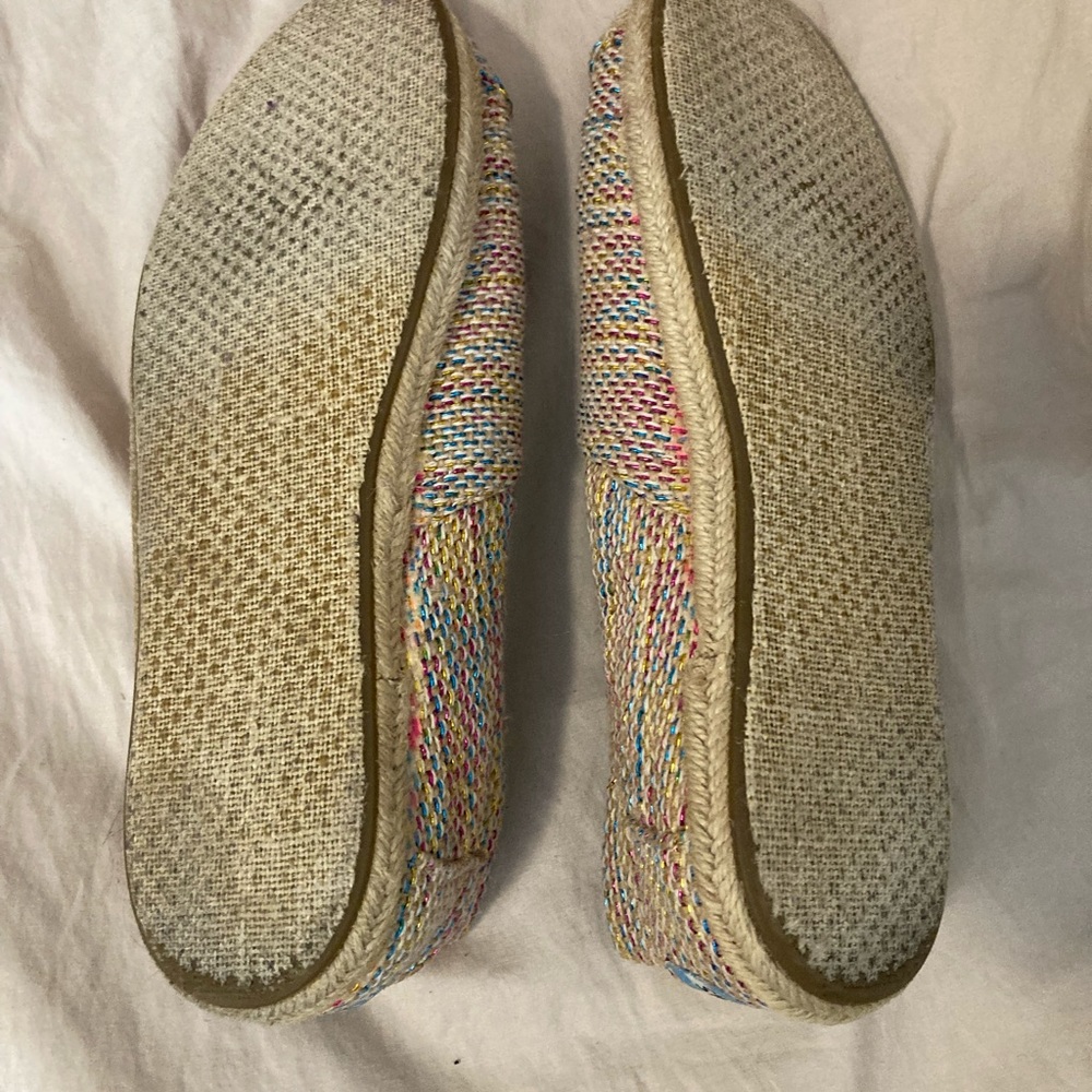 Women’s Toms size 7.5 - Picture 4 of 4